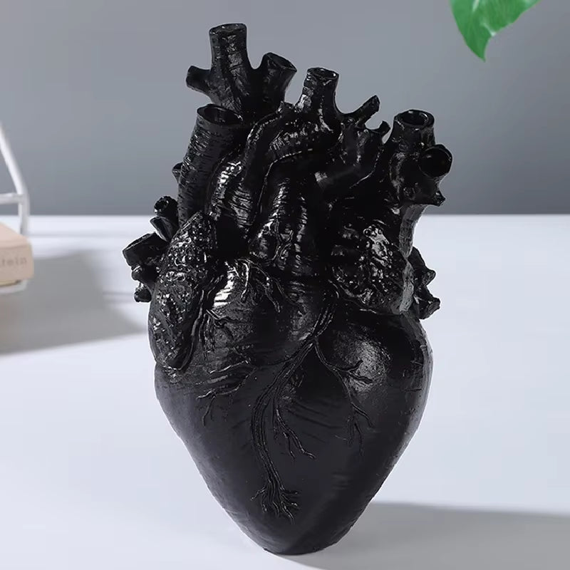 "Chic Black & White Heart-Shaped Resin Vase - Perfect for Stylish Flower Arrangements & Home Decor!"