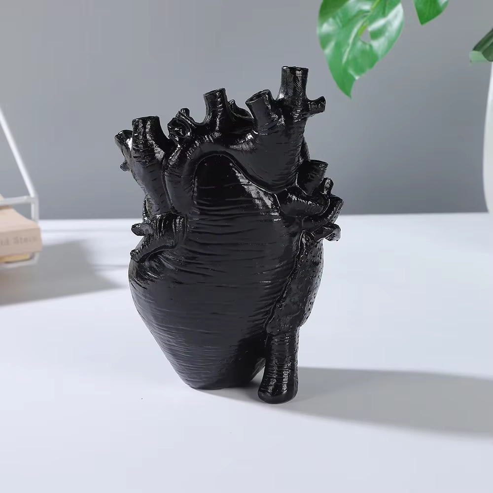 "Chic Black & White Heart-Shaped Resin Vase - Perfect for Stylish Flower Arrangements & Home Decor!"